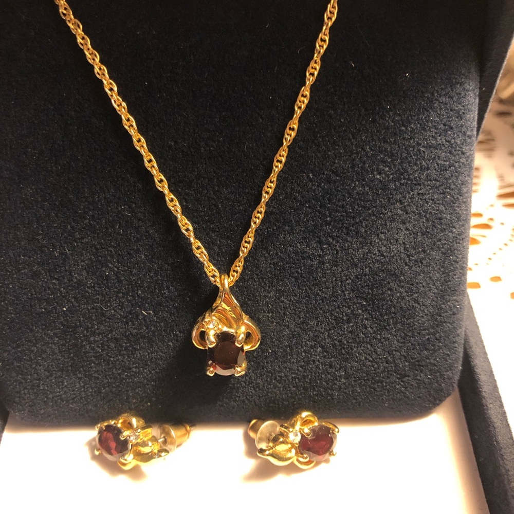 Garnet & rhinestone necklace & earring set
